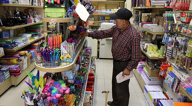 Velileri sevindiren kırtasiye yardımı