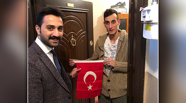 AK Genç Gebze’den bayrak hediyesi