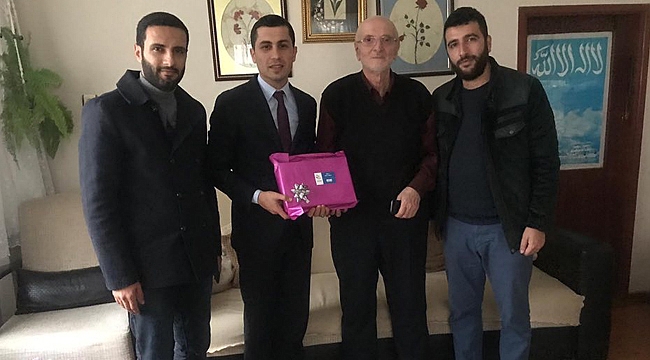 AK Gençler öğretmenlerine gitti