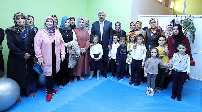 Başkan Karaosmanoğlu,“Anneye hizmet millete hizmettir”