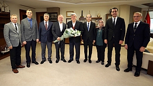 ‘’Başkan Karaosmanoğlu kentin duayen öğretmenidir’’