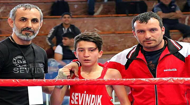 Boks ziyafetine SEVİNDİK