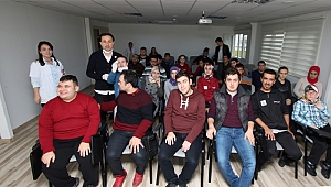 Cemil Meriç öğrencilerine diş muayenesi