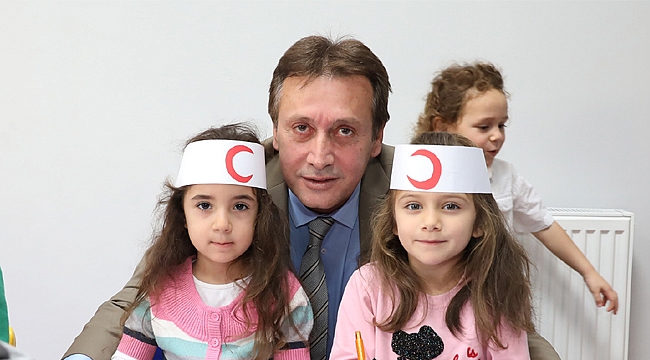 Demirci, çocuklarla etkinliklere katıldı