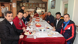 İlhami Bayrak, sporcuları kahvaltıda ağırladı