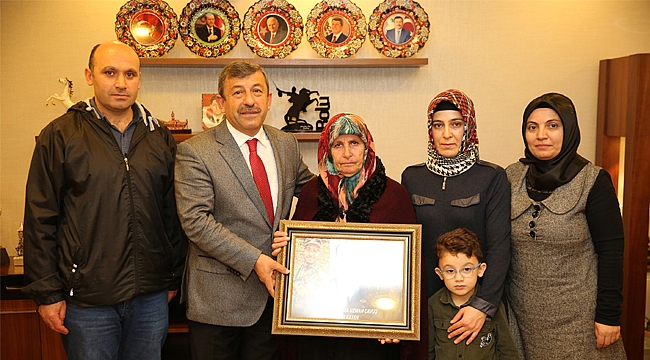 Karabacak şehit annesini ağırladı