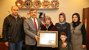Karabacak şehit annesini ağırladı