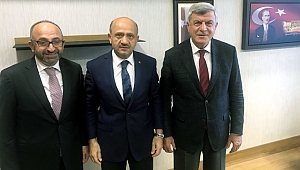 Karaosmanoğlu, Işık ve Zeybek'e gitti
