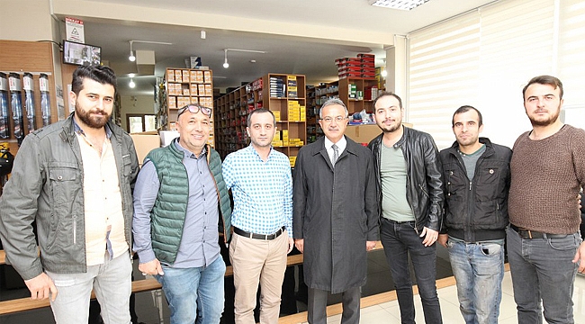 Köşker esnaflarla bir arada