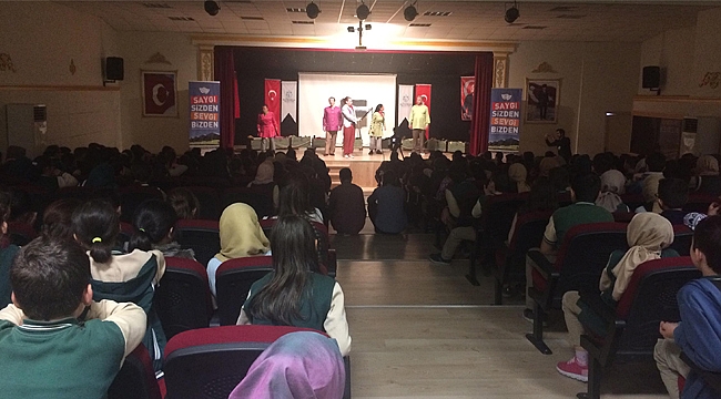 Toplu taşıma kuralları tiyatroyla aşılanıyor