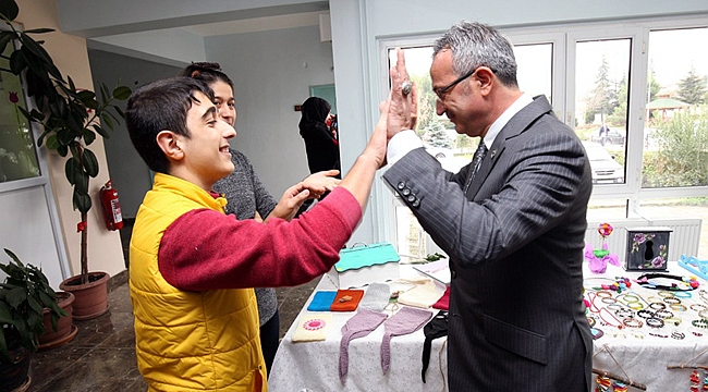 Başkan Köşker özel çocukların yanında