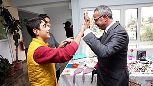 Başkan Köşker özel çocukların yanında