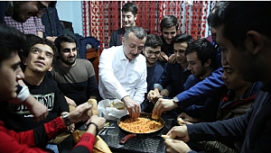 Büyükakın öğrencilerle buluştu