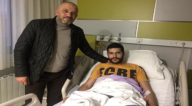 Denizlili oyuncu bıçak altına yattı