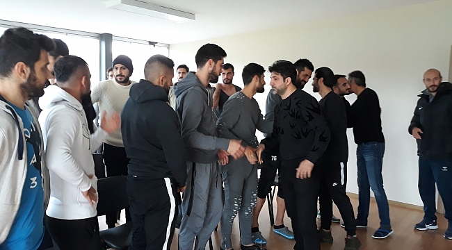 Derelioğlu futbolcularla vedalaştı