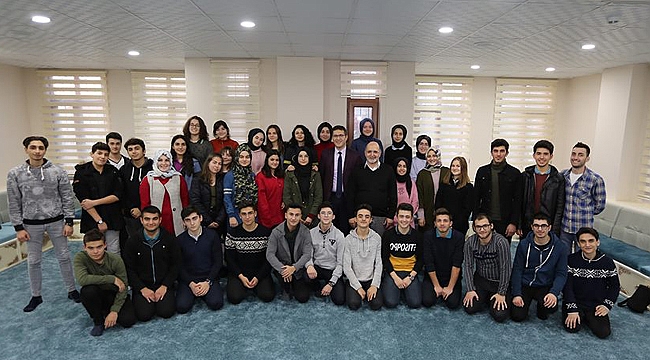 Evci, öğrencilerle bir araya geldi
