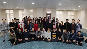 Evci, öğrencilerle bir araya geldi