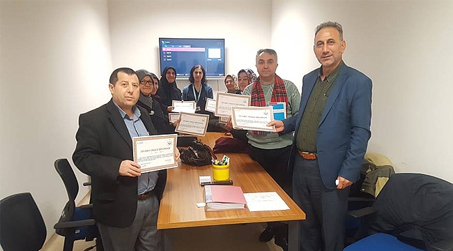 Fatih'te mezunlar belgelerini aldı