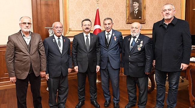 Gazi ve şehit ailelerinden Aksoy'a ziyaret
