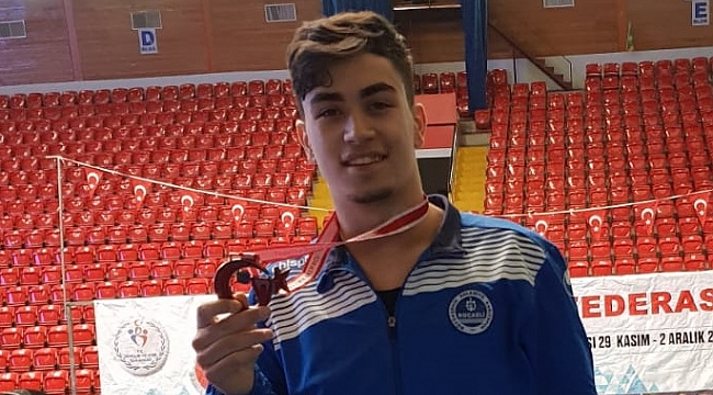 Kağıtsporlu Mert dünyaları kaldırdı