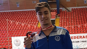 Kağıtsporlu Mert dünyaları kaldırdı