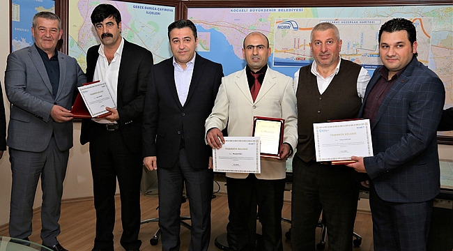 Kahraman şoförlere plaket