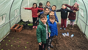 Miniklerin bitki yetiştirme heyecanı