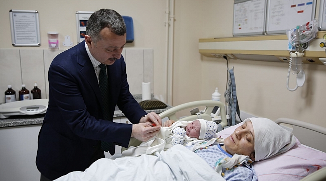 2019'un ilk bebeğini ziyaret etti