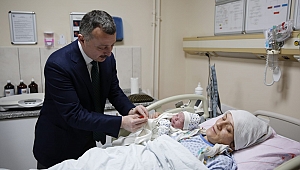 2019'un ilk bebeğini ziyaret etti