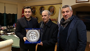 En tecrübeli şoföre Büyükşehir’den plaket
