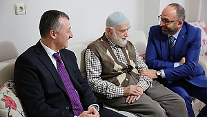 Erdoğan’ın hocasını ziyaret etti