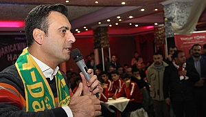 Gençlerin sevgisi salona sığmadı