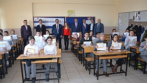 Öğrenciler karnelerine kavuştu