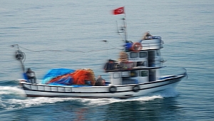 Sinop'ta balıkçı teknesi battı!