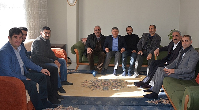 Umreden dönen hemşerilerini ziyaret etti