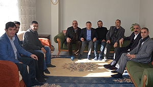 Umreden dönen hemşerilerini ziyaret etti