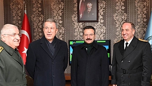 Vali Aksoy, Hulusi Akar'ı karşıladı