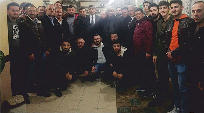 Bayrak, gençlerle bir araya geldi