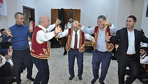 Bıyık, Yarenlerin coşkusuna ortak oldu
