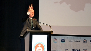 Büyükakın Bozkurt yaptı, ülkücüler coştu!