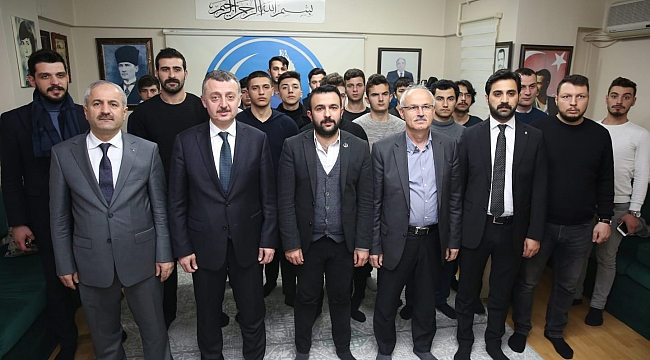 Büyükakın, ülkücülerle buluştu