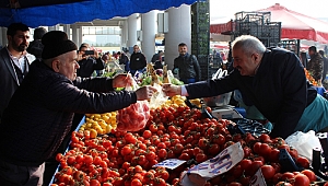 Büyükgöz önlüğü giyip satış yaptı