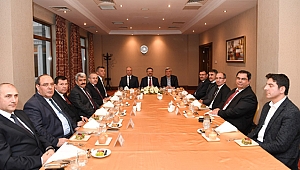 Aksoy’dan Karaosmanoğlu’na veda yemeği