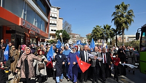 Bıyık, binlerce kadınla birlikte yürüdü
