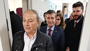 Dursun sırasını bekledi, oyunu kullandı!