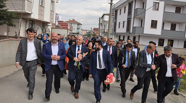 Muzaffer Bıyık'tan sevgi yürüyüşü
