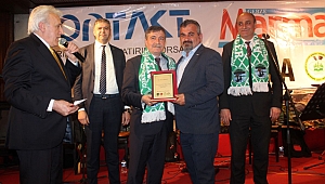 Recep Dursun’a plaketi yeğeni verdi