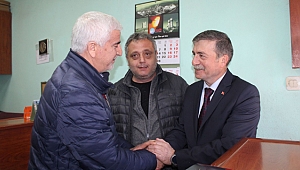 Recep Dursun sıkmadık el bırakmıyor