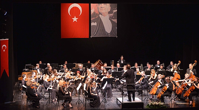 Senfoni orkestrası ayakta alkışlandı