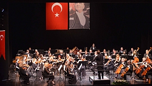 Senfoni orkestrası ayakta alkışlandı